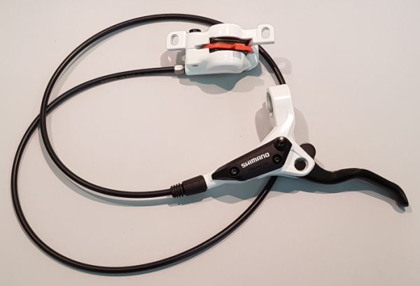 KOČNICA DISK SASTAVLJENA SHIMANO ACERA BL-M396W(L) BR-M395W(F), HIDRAULIČNA, BEZ ADAPTERA, RESIN PLOČICE, BUŽIR SM-BH59 1000MM CRN, BEZ OLIVE I INSERTA, BIJEL, IND.PACK