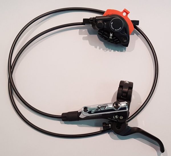KOČNICA DISK SASTAVLJENA SHIMANO DEORE XT BL-M785-B-L (L) BR-M785L (F), HIDRAULIČNA, POST MOUNT, METALNE PLOČICE SA HLADNJAKOM, BUŽIR SMBH90SB 1000MM CRN, BEZ OLIVE I INSERTA, CRNA, IND.PACK