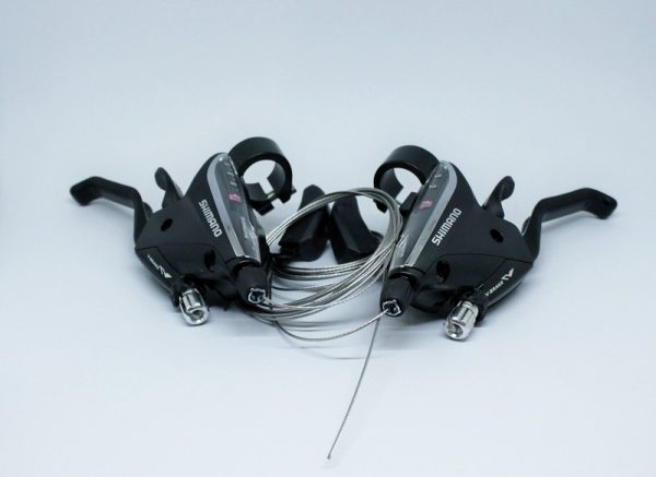 RUČICA KOČNICE/MJENJAČA SET SHIMANO ST-EF65-2A, CRNA 3X7 RZINA, 2050/1800MM SUS INNER, ZA V-BRAKE, 2-F ALLOY, STD SHIFT(SP41) I SAJLA KOČNICE LENGTH(CRN), IND.PACK