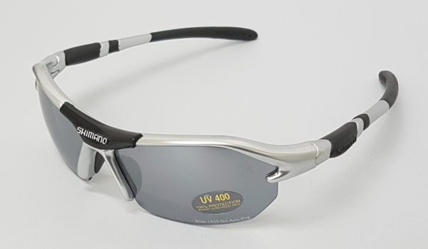NAOČALE SHIMANO NOVA, SHINY METAL, W. SHINY BLACK FRONT-PART (W. SILVER CHROME SHIMANO-LOGO) WITH STANDARD LENS IN SMOKE FLASH MIRROR COLOR AND 2 EXTRA LENS IN ORANGE FLASH MIRROR / CLEAR COLOR