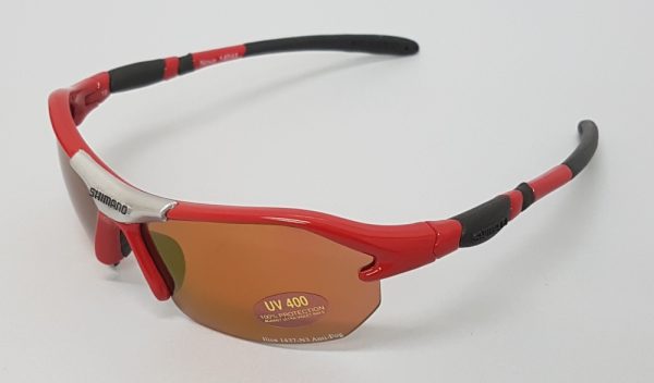 NAOČALE SHIMANO NOVA, SHINY BLOOD RED, W. IRON SILVER FRONT-PART (W. BLACK SHIMANO-LOGO) WITH STANDARD LENS IN RED WITH RED MIRROR COLOR AND 2 EXTRA LENS IN ORANGE FLASH MIRROR / CLEAR COLOR
