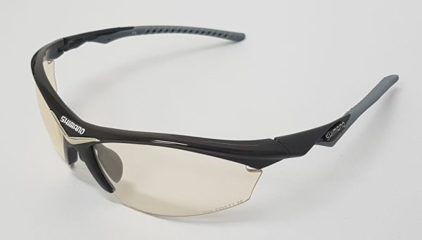 NAOČALE SHIMANO EQUINOX, SHINY BLACK, COLOR TPE: MATT GREY / COLOR FOR STANDARD LENS: PHOTOCHROMIC BROWN-GREY 1-3 / COLOR(S) FOR EXTRA LENS(ES): GRADIENT SMOKE MIRROR / YELLOW / CLEAR