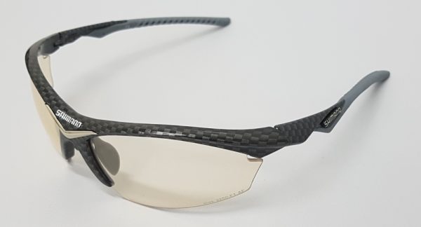NAOČALE SHIMANO EQUINOX, SHINY CARBON COLOR TPE: MATT GREY / COLOR FOR STANDARD LENS: PHOTOCHROMIC BROWN-GREY 1-3 / COLOR(S) FOR EXTRA LENS(ES): GRADIENT SMOKE MIRROR / YELLOW / CLEAR