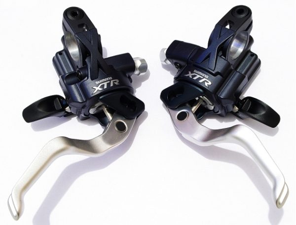 RUČICA KOČNICE/MJENJAČA SHIMANO XTR ST-M975, 9X3 BRZINE R:2050MM L:1800MM, SA STANDARD CRNIM BUŽIROM SP41, UKLJ. SM-BH59 1300/1700MM, ULJE 50CC X2, IND.PACK