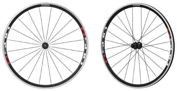KOTAČ SHIMANO WH-R501A, PREDNJI I ZADNJI, ZA 8/9/10 BRZINA, OLD 100/130MM, OBRUČ CLINCHER CRN SA TRAKOM, CRVENA NALJEPNICA, BLADED ŽBICA, QR CRN, ZADNJI QR 163MM, IND.PACK