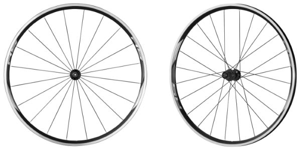 KOTAČ SHIMANO WH-RS010, PREDNJI I ZADNJI, 11 BRZINA, OLD 100/130MM, OBRUČ CLINCHER CRN SA TRAKOM OBRUČA, STANDARD NALJEPNICA, QR CRN, ZADNJI QR 168MM, IND.PACK