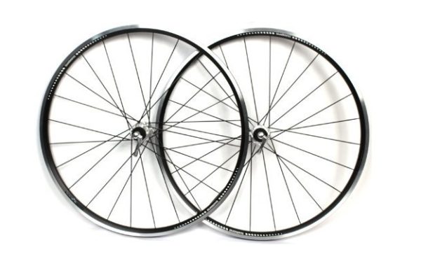 KOTAČ SHIMANO WH-T565-A, PREDNJI I ZADNJI, ZA 8/9 BRZINA, ZA ROTOR CENTER LOCK (OBRUČ BRAKE KOMPATIBILNO), OLD 100/135MM, OBRUČ 28" CLINCHER (SA TRAKOM OBRUČA), IND.PACK